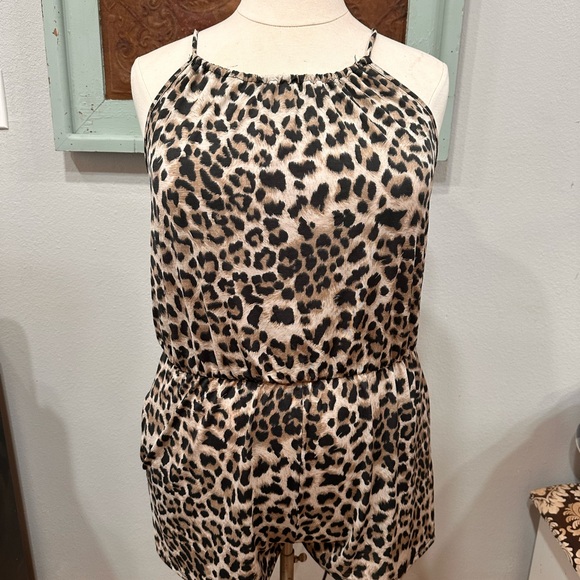 Chic Leopard Print Romper - Picture 1 of 1